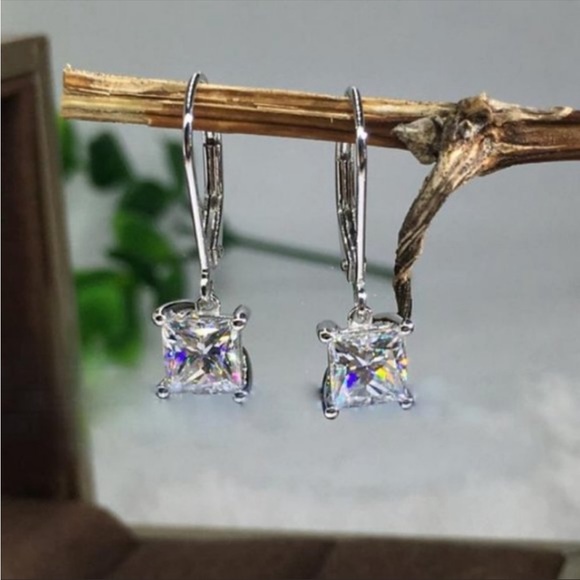 ♡NEW 2ct Princess Cut Solitaire Diamond Earrings - Picture 6 of 6